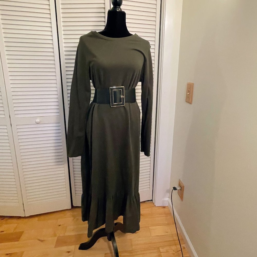 Casual long Knitt Dress with Hem Frill in Khaki